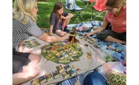 Board games for summer - what to take to nature or on a trip?